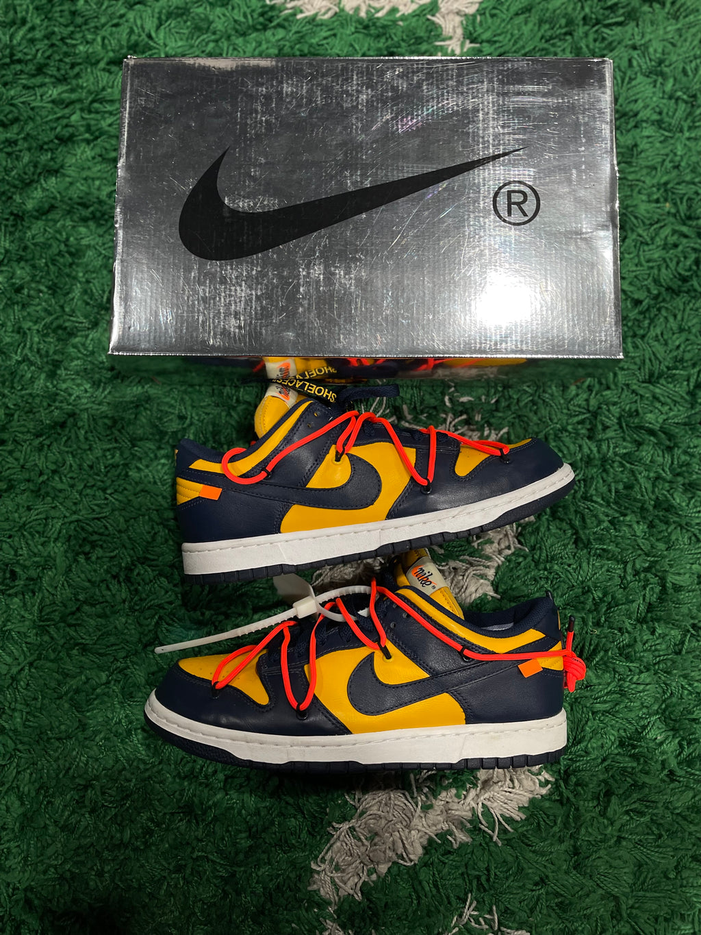 Off white Michigan dunks preowned