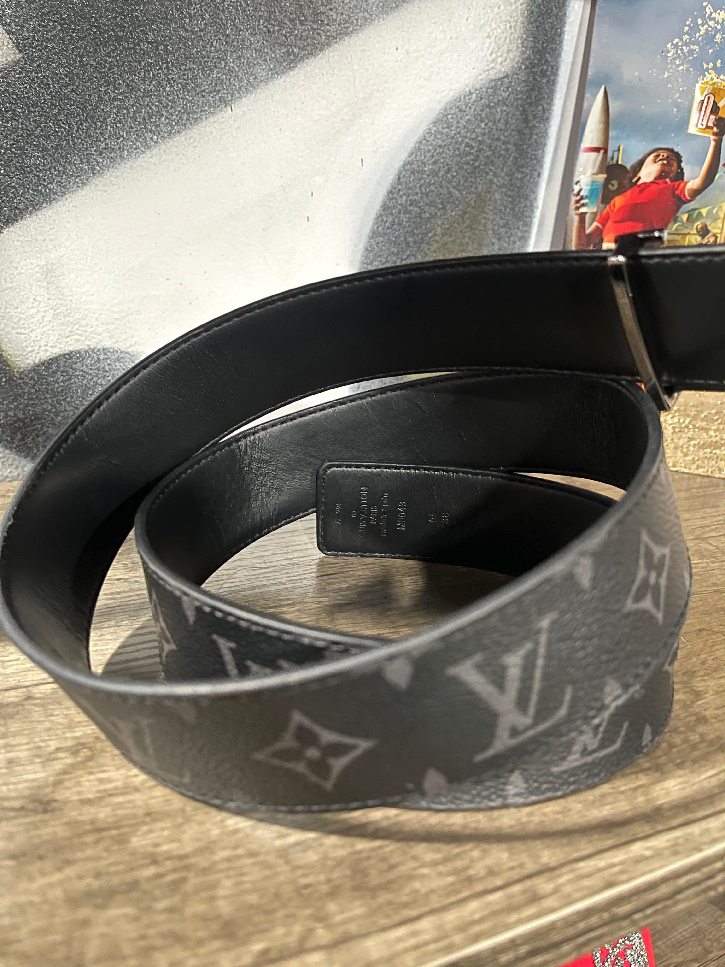 Louis Vuitton belt Preowned fits 30-32