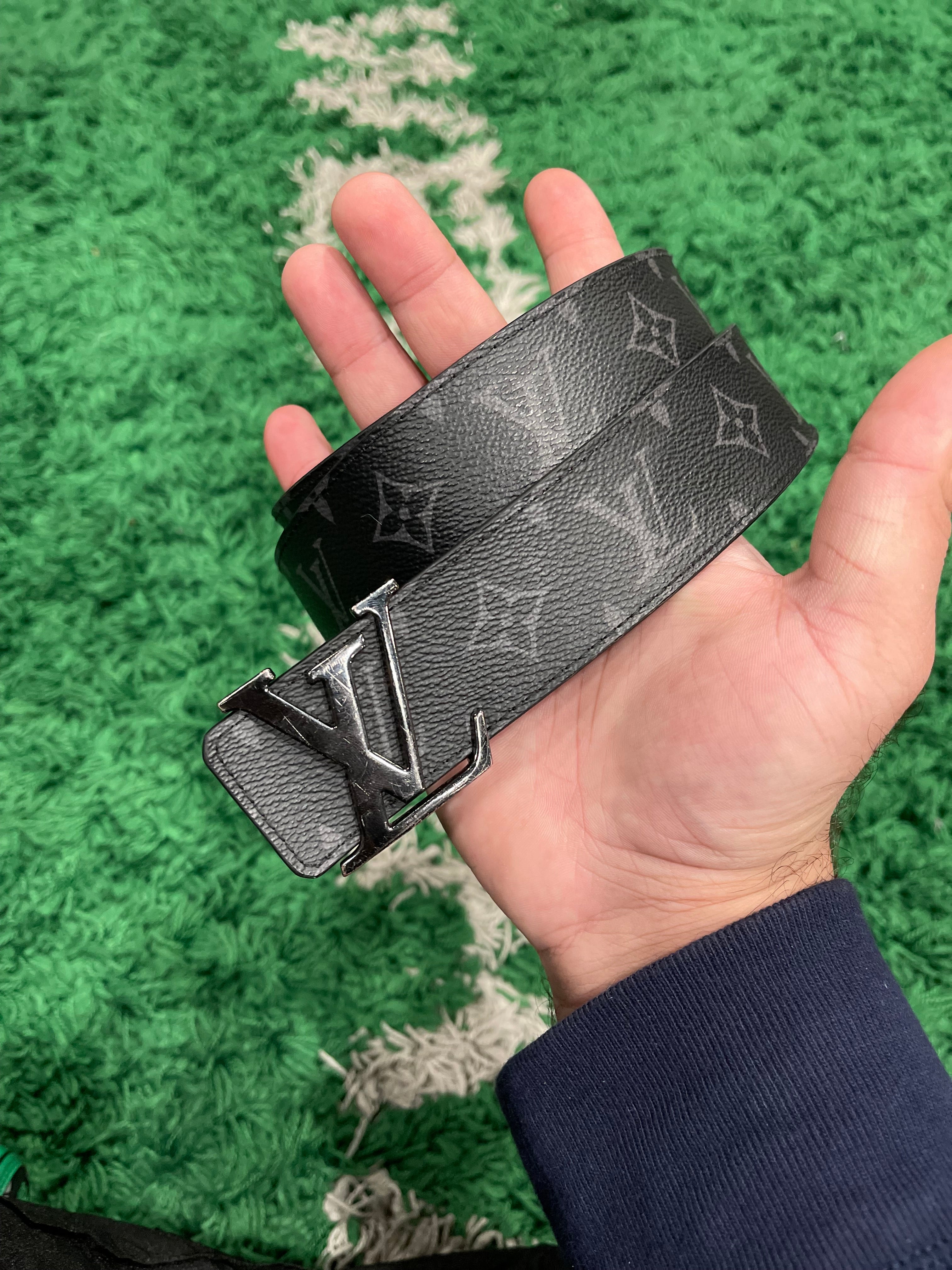 Louis Vuitton belt Preowned fits 30-32