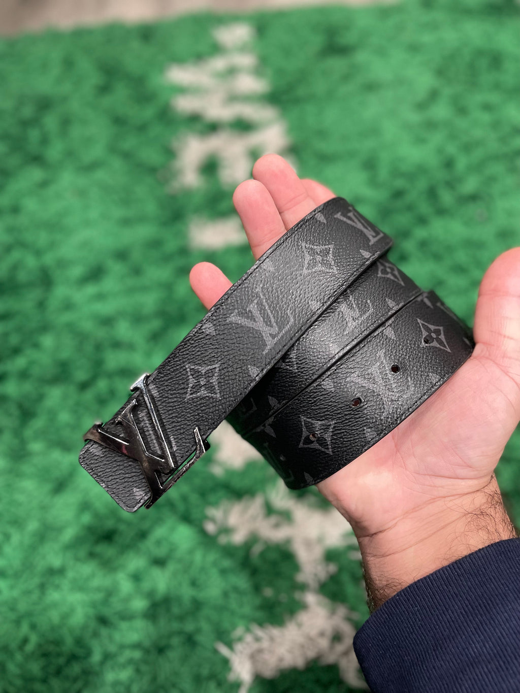 Louis Vuitton belt Preowned fits 30-32